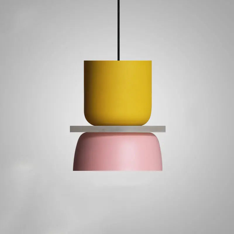 Pendelleuchte aus Metall im skandinavischen Design