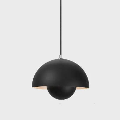 Pendelleuchte aus Metall mit Kuppelform