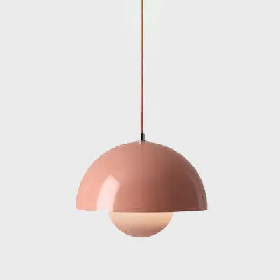 Pendelleuchte aus Metall mit Kuppelform