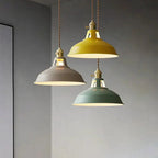 Pendelleuchte aus Metall im Industriedesign