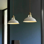 Pendelleuchte aus Metall im Industriedesign