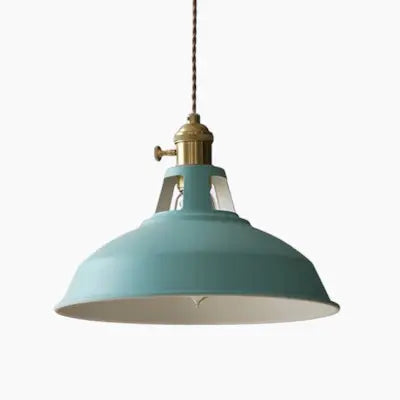 Pendelleuchte aus Metall im Industriedesign