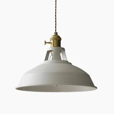 Pendelleuchte aus Metall im Industriedesign