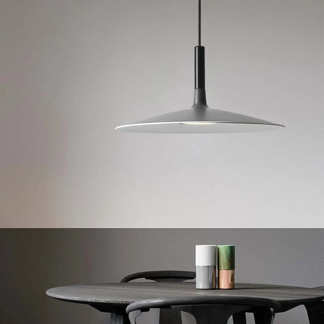 Minimalistische LED-Hängeleuchte aus Metall – Höhenverstellbar