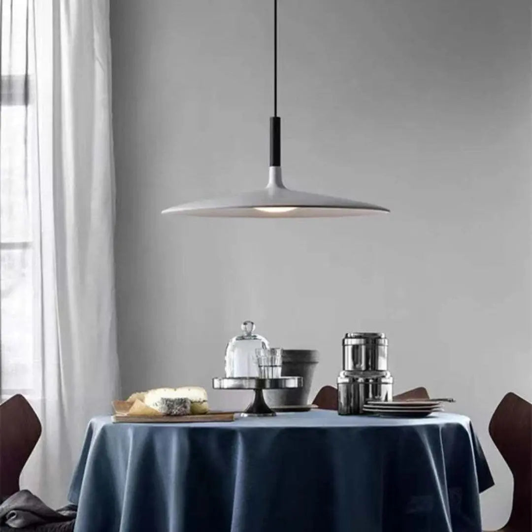 Minimalistische LED-Hängeleuchte aus Metall – Höhenverstellbar