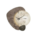 Wanduhr mit Mondmotiv in Beige und Gold