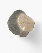 Wanduhr mit Mondmotiv in Beige und Gold
