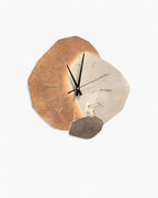 Wanduhr mit Mondmotiv in Beige und Gold