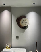 Wanduhr mit Mondmotiv in Beige und Gold