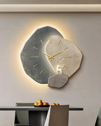 Wanduhr mit Mondmotiv in Beige und Gold