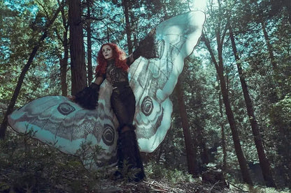 Mystischer Umhang „Grey Moth“ – Eleganter Zauber für Ihre Auftritte