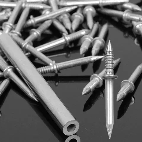 Sockelleisten-Nägel ohne Spuren – Sichere & saubere Befestigung (100 Stück)