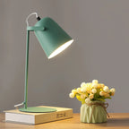 Tischlampe aus Metall mit verstellbarem Schirm