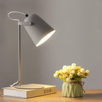 Tischlampe aus Metall mit verstellbarem Schirm