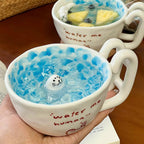 Keramiktasse mit Robben-Figur und Ozeanwellen-Design