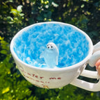 Keramiktasse mit Robben-Figur und Ozeanwellen-Design