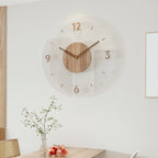 Wanduhr aus Holz mit geräuschlosem Uhrwerk