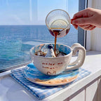 Keramiktasse mit Robben-Figur und Ozeanwellen-Design