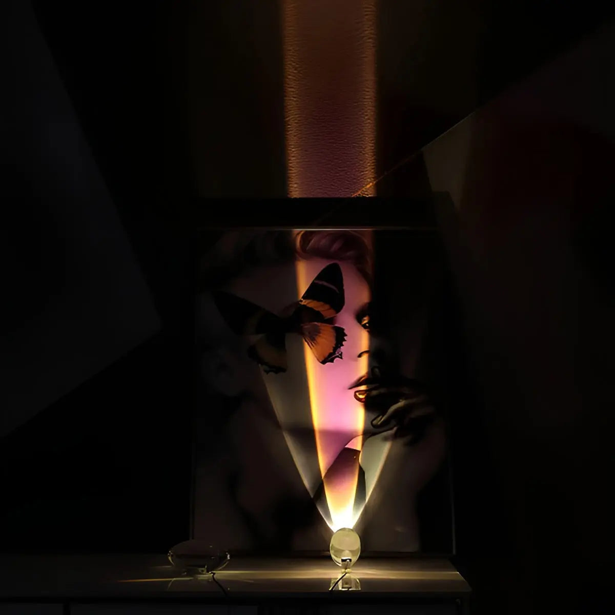 LED-Tischlampe aus Kristallglas mit Chromsockel