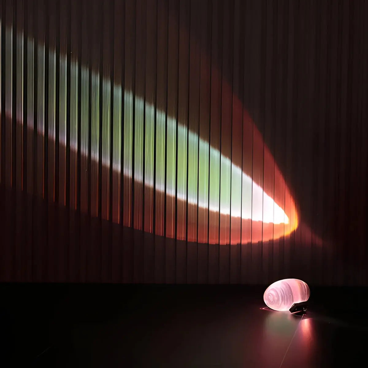 LED-Tischlampe aus Kristallglas mit Chromsockel