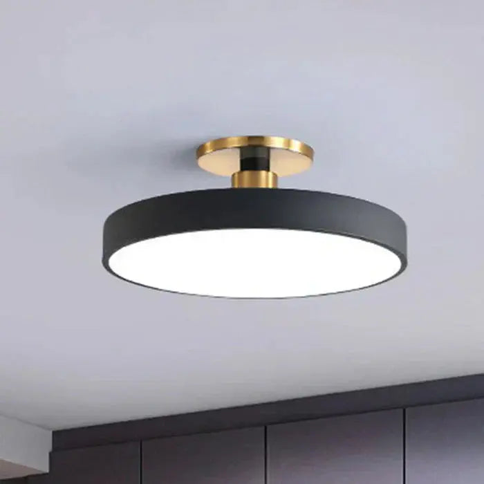 LED-Deckenleuchte mit Messingfassung