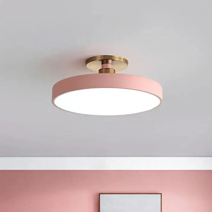 LED-Deckenleuchte mit Messingfassung