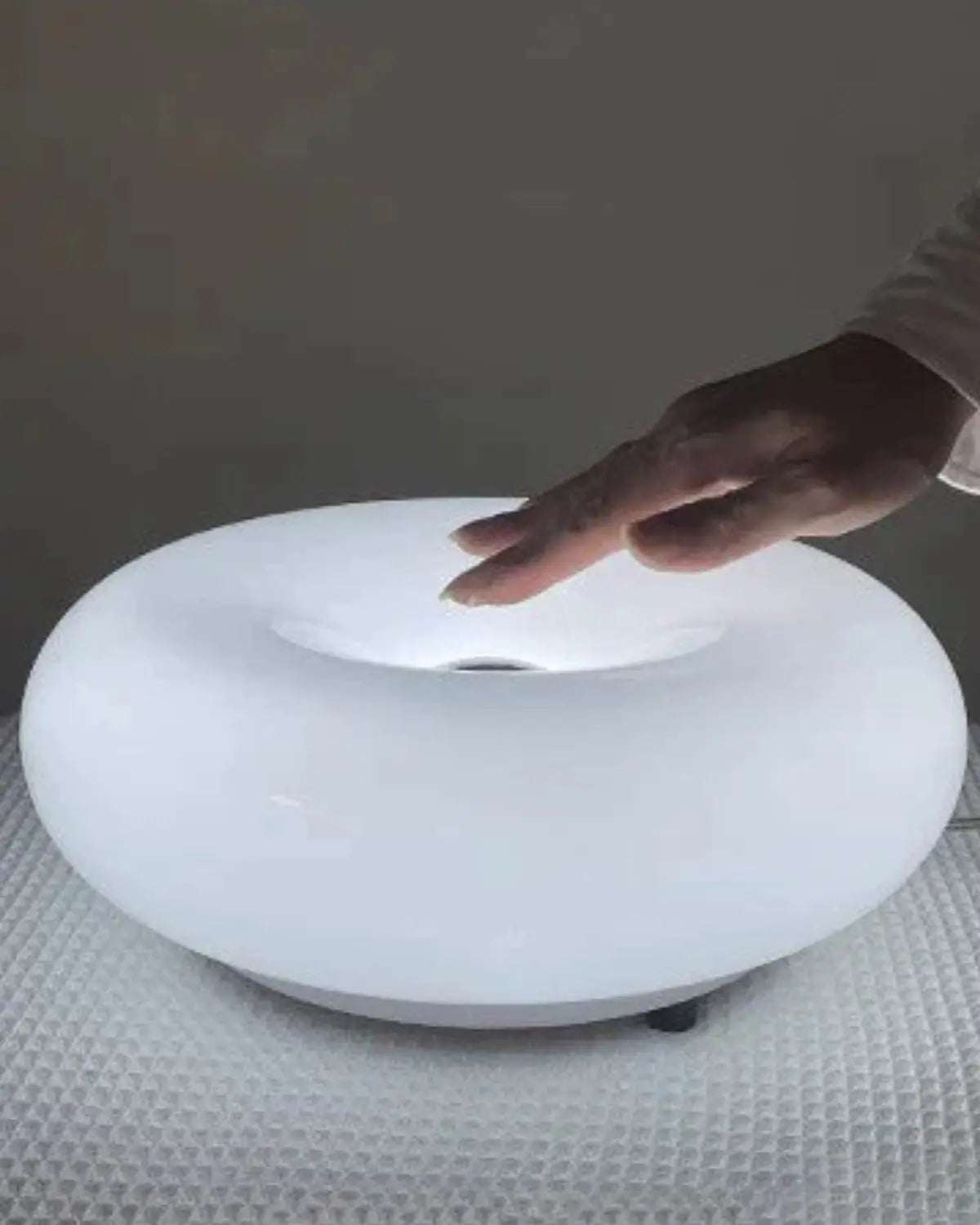 LED-Tischleuchte im Donut-Design – Orange und Weiß