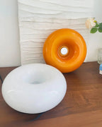 LED-Tischleuchte im Donut-Design – Orange und Weiß