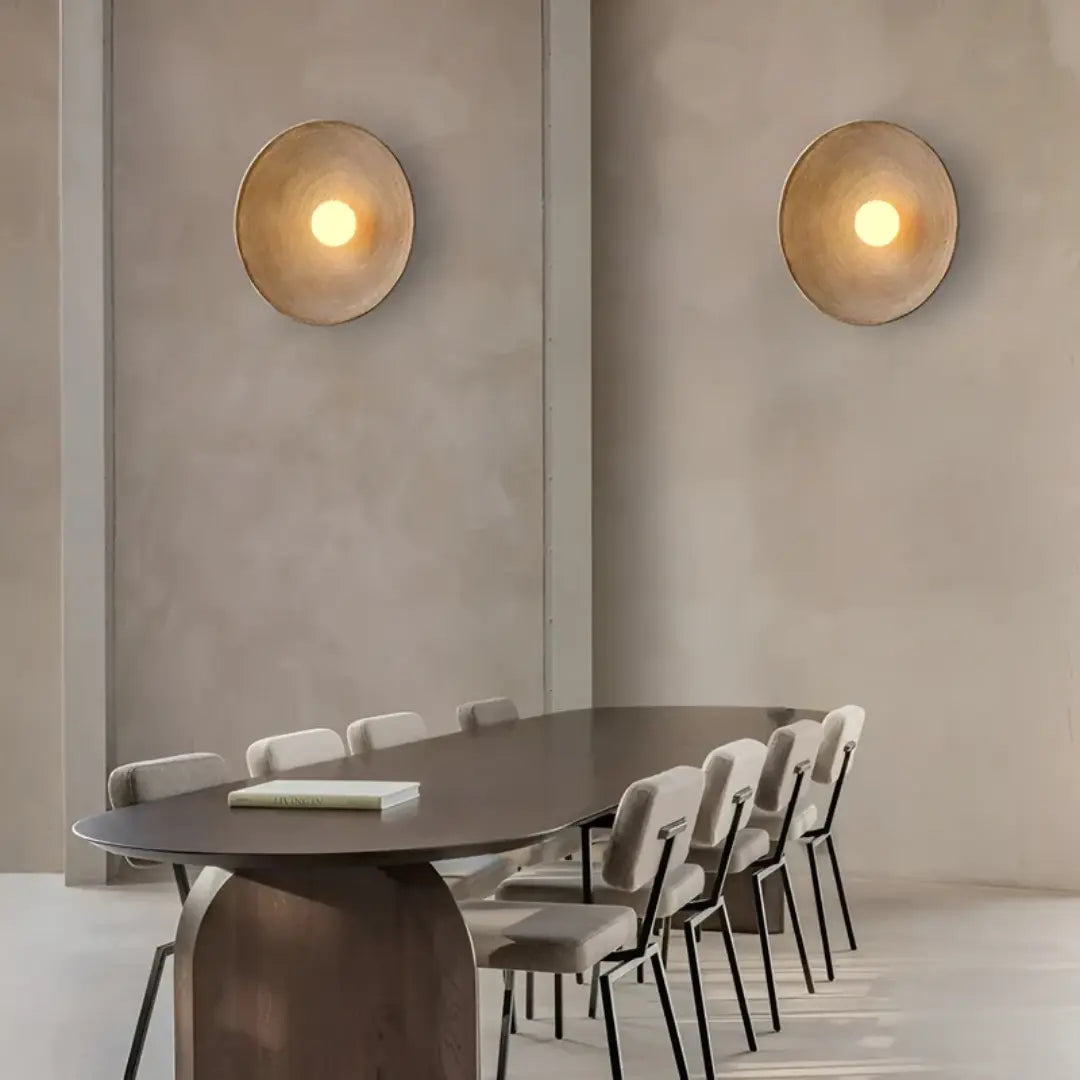Wandleuchte aus Glas und Kunstharz – Runde Wabi-Sabi-Form