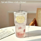 Glas-Trinkbecher mit Deckel und Strohhalm – 600 ml