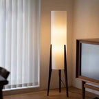 Stehlampe aus Walnussholz mit Touch-Dimmer