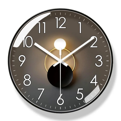 Designer-Wanduhr mit Pendel und Ambientelicht