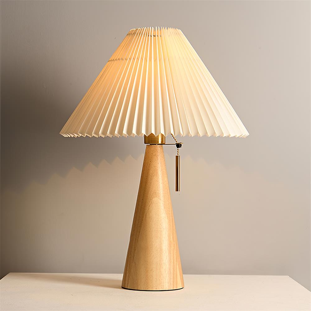 Tischlampe mit Falten-Lampenschirm und Holzfuss