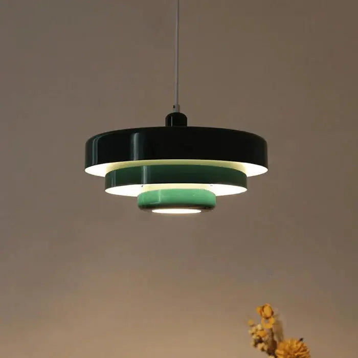 Pendelleuchte aus Metall mit gestuftem Design