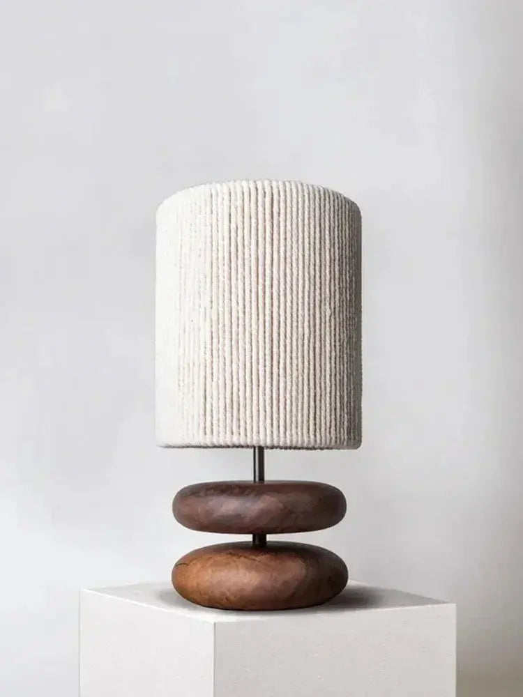 Tischlampe aus Massivholz mit Textilschirm