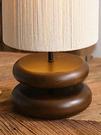 Tischlampe aus Massivholz mit Textilschirm