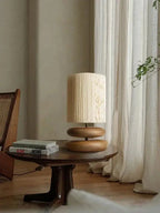 Tischlampe aus Massivholz mit Textilschirm