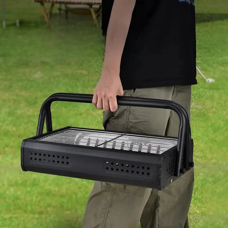 Klappbarer Holzkohlegrill aus Metall mit umklappbaren Griffen