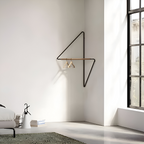 Geometrischer Garderobenständer mit Holz-Metall-Kombination