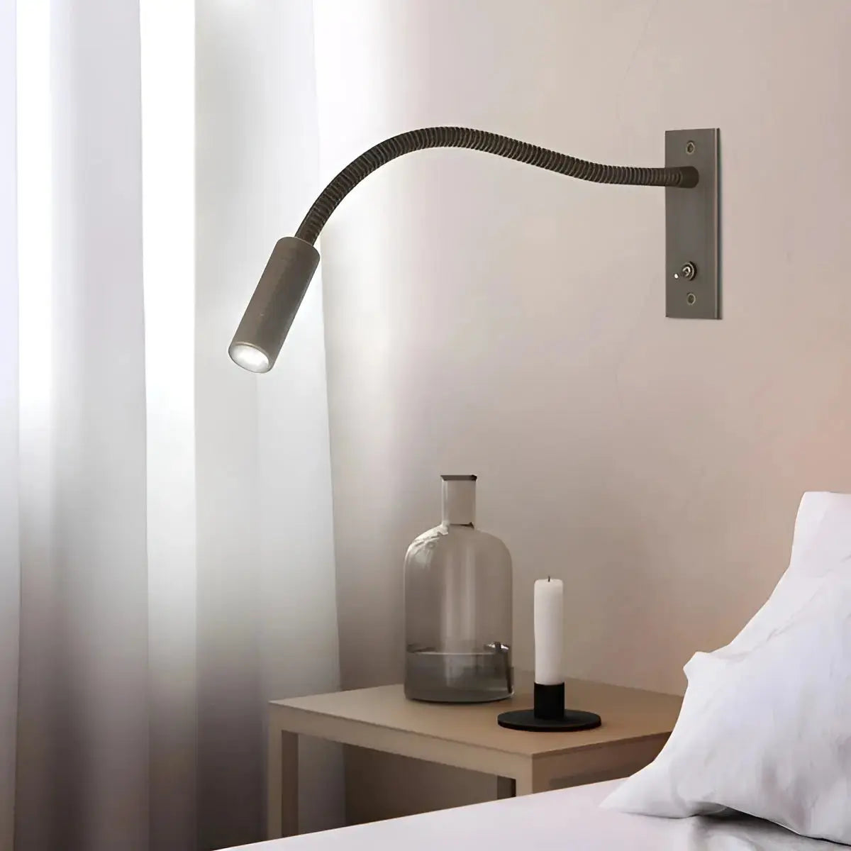 Wandleselampe mit flexiblem Schwanenhals und LED-Dimmer