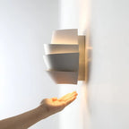 Wandleuchte aus mattem Eisen mit Schichtlicht-Design