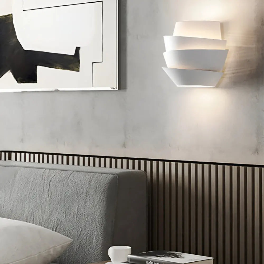 Wandleuchte aus mattem Eisen mit Schichtlicht-Design