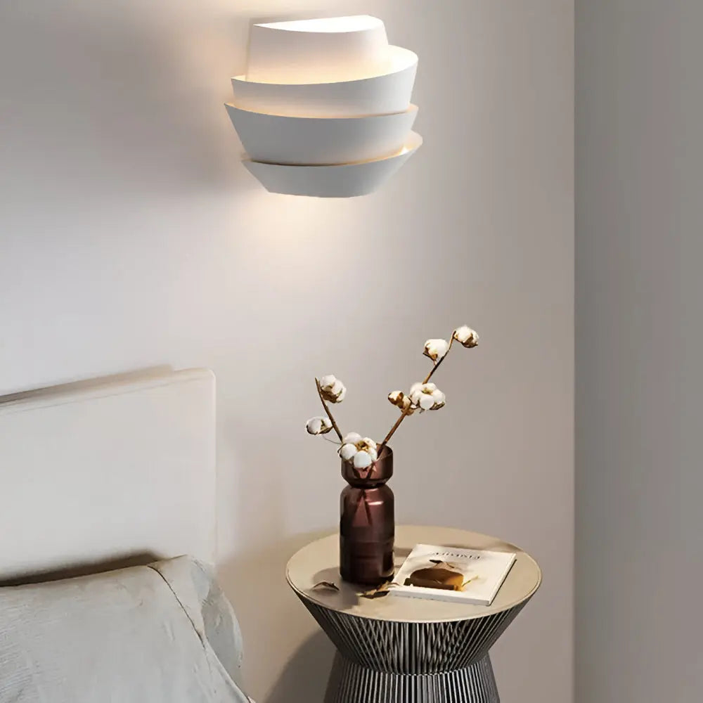 Wandleuchte aus mattem Eisen mit Schichtlicht-Design
