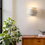 Wandleuchte aus mattem Eisen mit Schichtlicht-Design