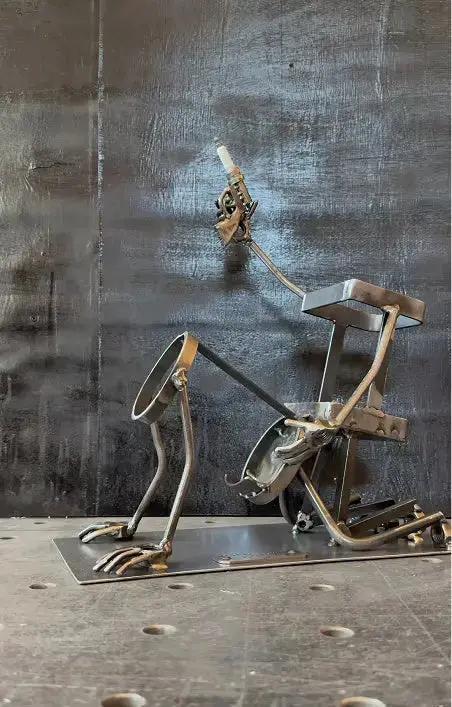 Whiskey-Flaschenhalter aus Stahl im Zündkerzenstil