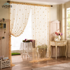 Elegante Vorhänge mit Rosen-Design für Privatsphäre