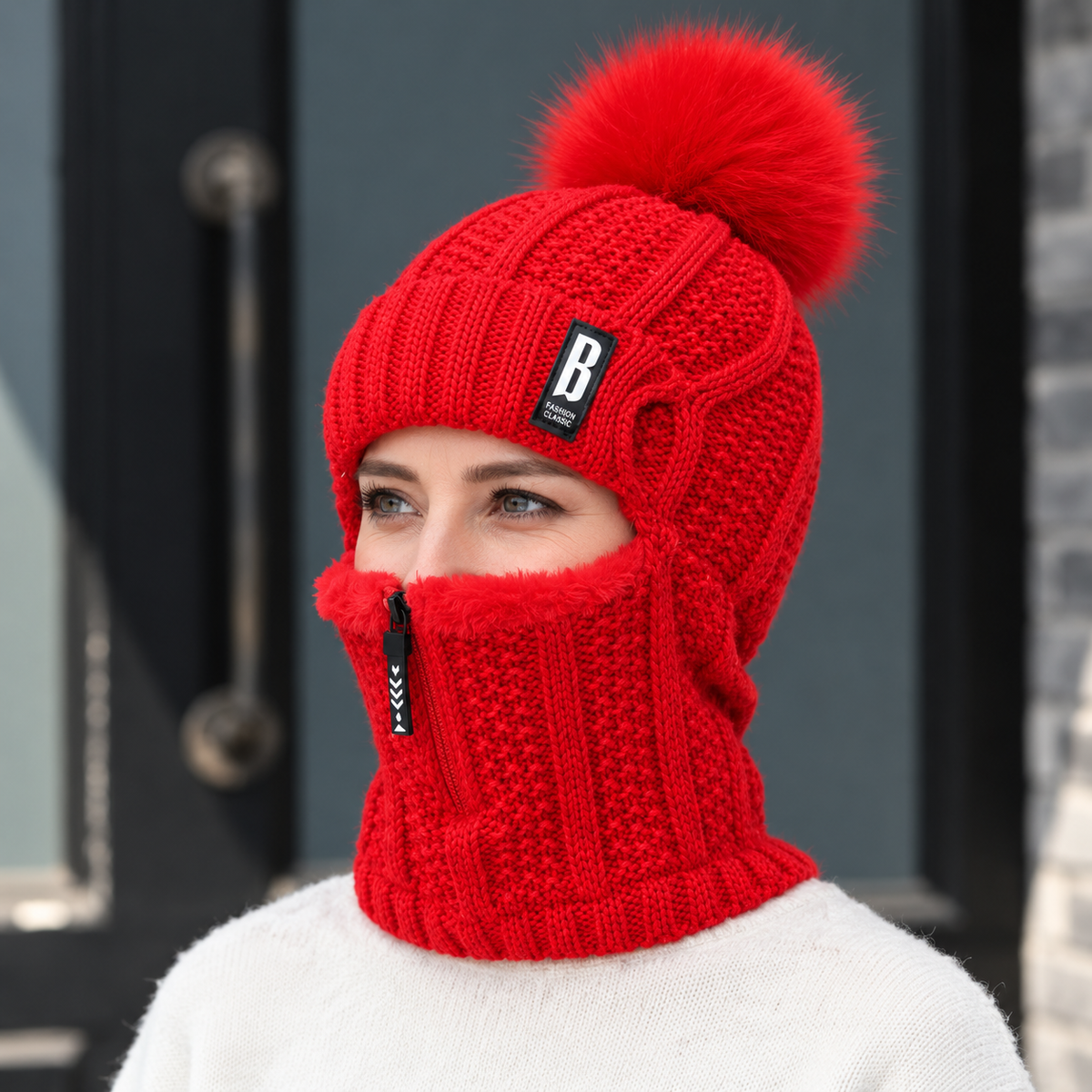 Strickmütze mit Schal und Fellbommel – Winddicht