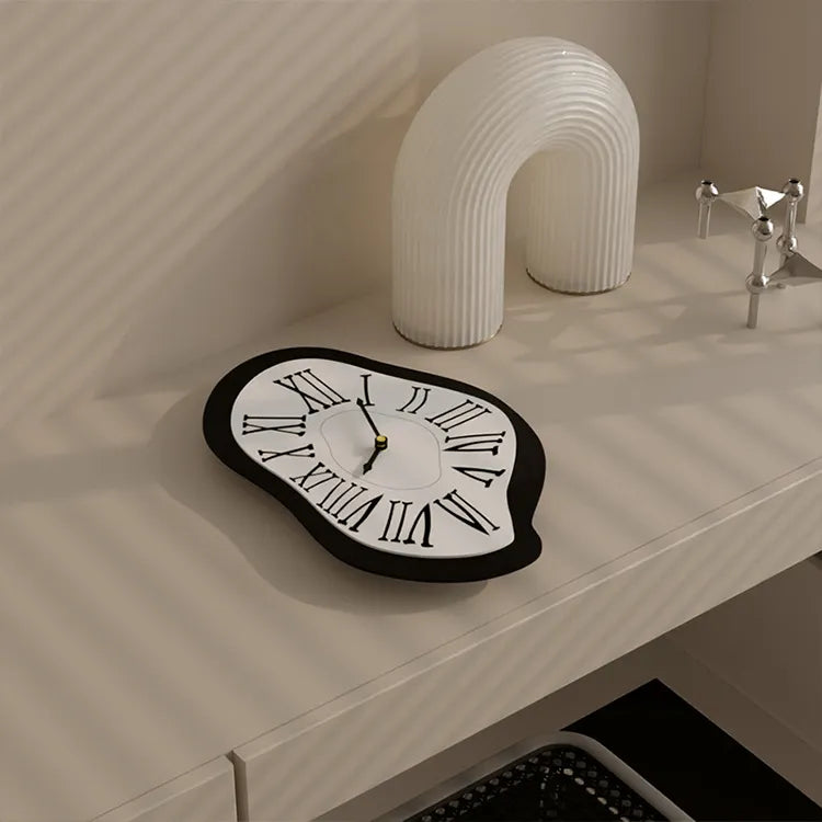 Surrealistische Wanduhr mit geräuschlosem Uhrwerk