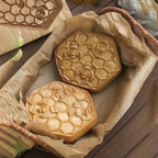 Holz-Keksform mit handgeschnitzten Tiermotiven