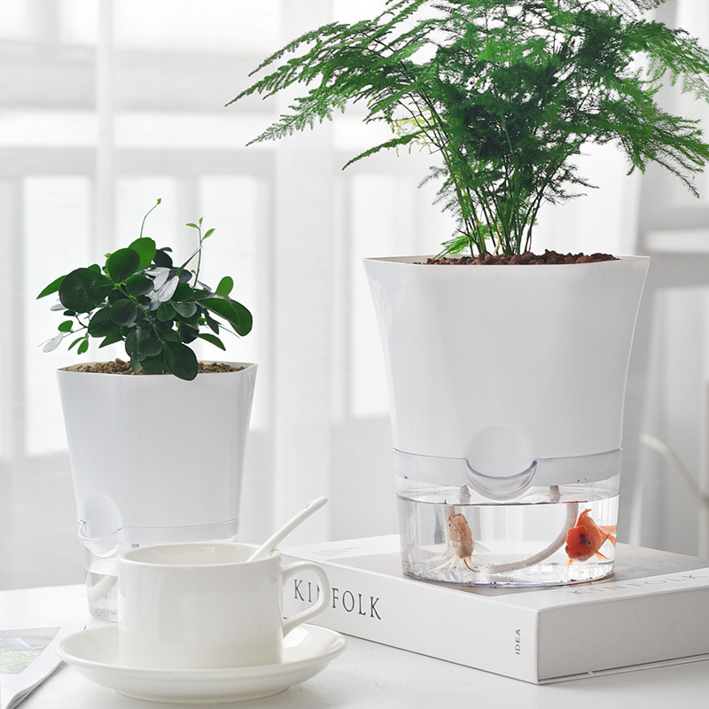 Selbstbewässernder Blumentopf mit integriertem Wassertank